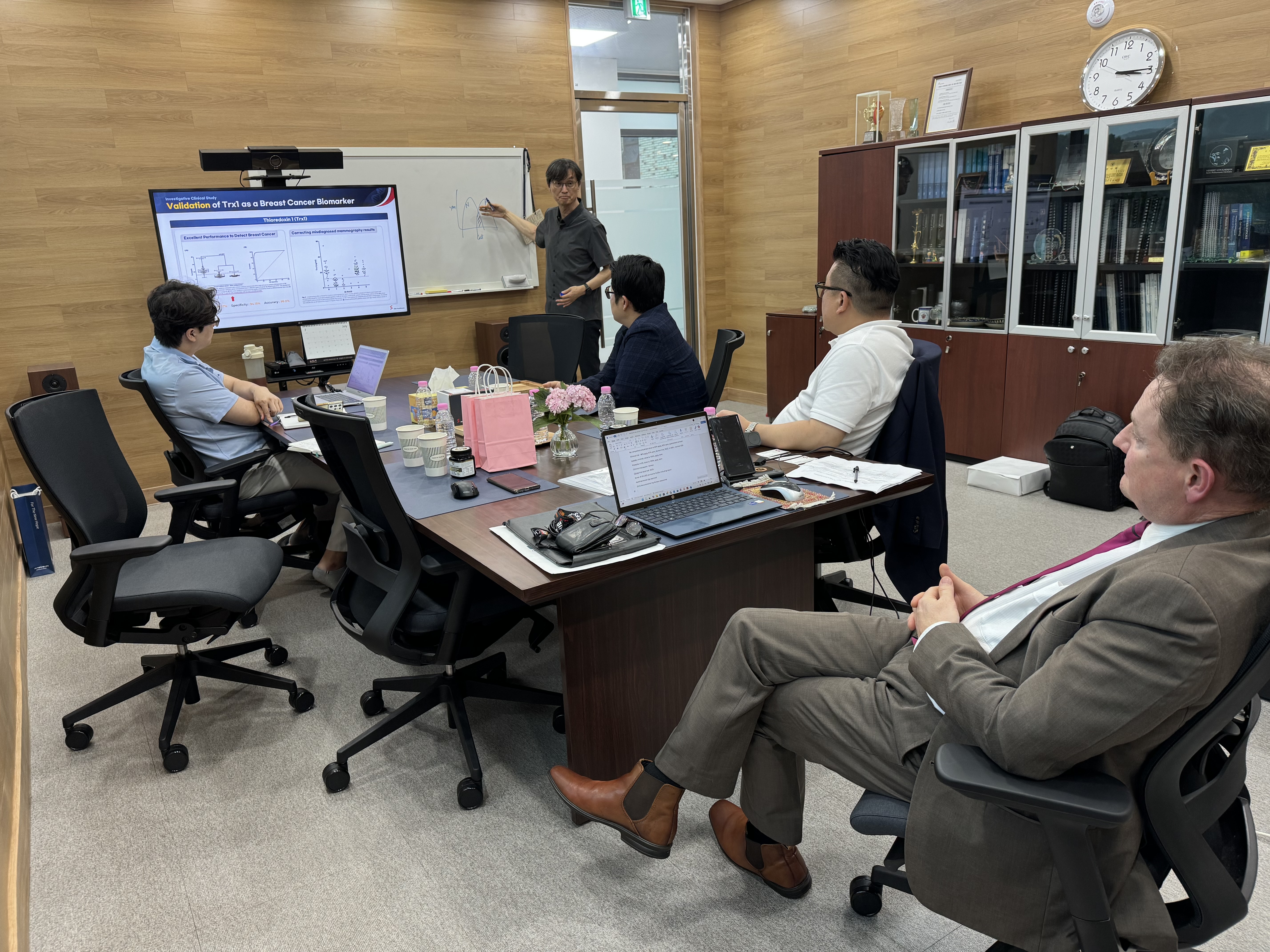 [25.07.17] New Zealand VIP Partners’  Visit to E&S Healthcare Headquarters (1)